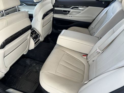 Used 2018 BMW 750i xDrive AWD/4WD image 19