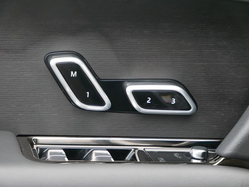 Used 2025 Land Rover Range Rover Sport Dynamic SE image 15