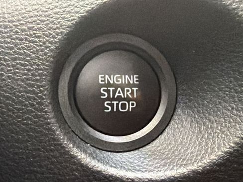 Used 2024 Toyota Corolla Cross LE AWD/4WD image 25