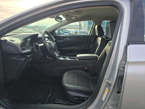 Used 2019 Buick Regal Preferred image 9