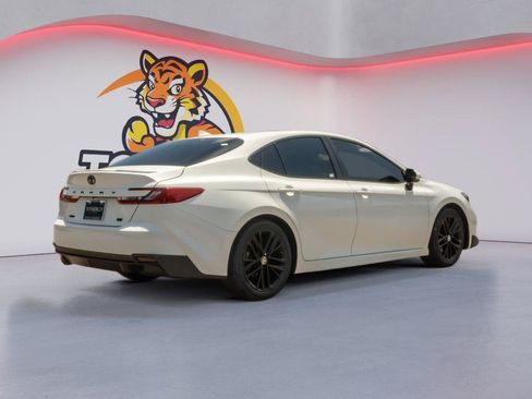 Used 2025 Toyota Camry SE FWD image 5