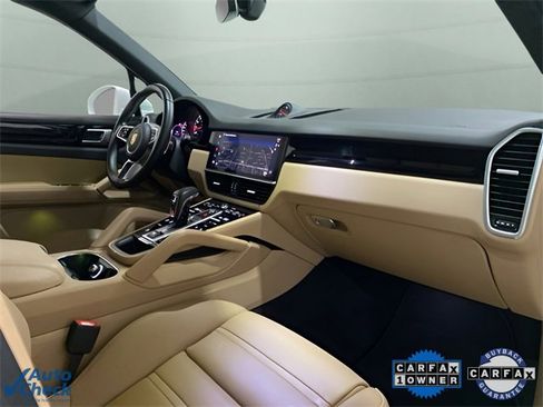 Used 2022 Porsche Cayenne w/ Premium Package image 77