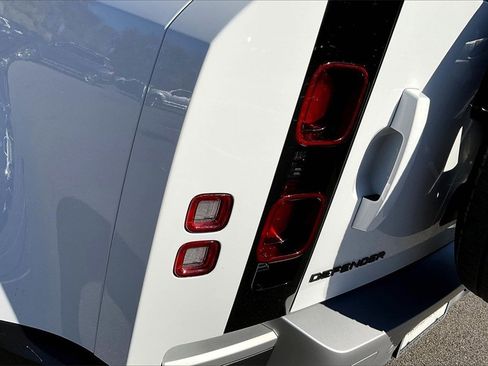 Used 2025 Land Rover Defender 110 S image 23