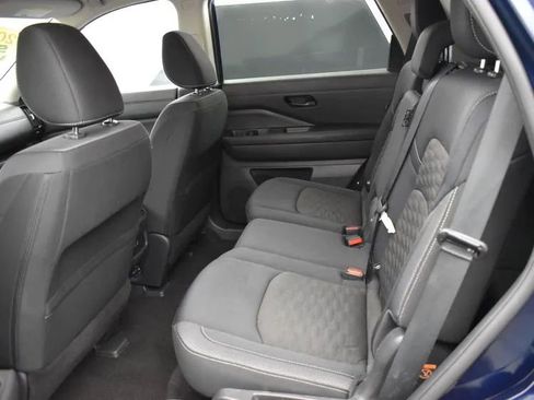 Used 2024 Nissan Pathfinder SV image 15