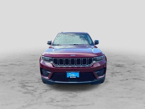 Used 2023 Jeep Grand Cherokee Laredo w/ Luxury Tech Group I AWD/4WD image 3