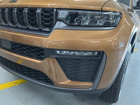 New 2026 Jeep Grand Cherokee L Limited AWD/4WD image 10