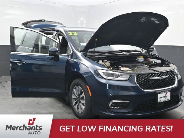 Used 2023 Chrysler Pacifica Touring-L FWD image 43