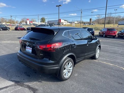 Used 2018 Nissan Rogue Sport S image 8