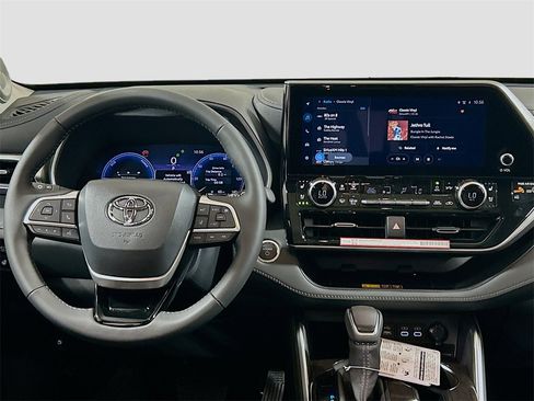 New 2026 Toyota Highlander Limited image 22