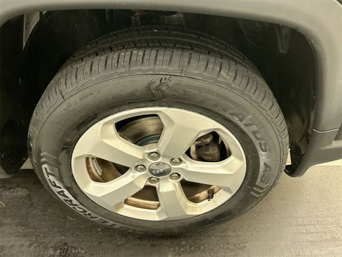 Used 2019 Jeep Compass Latitude image 8