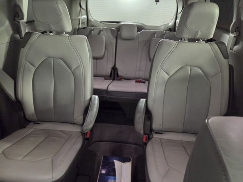 Used 2018 Chrysler Pacifica Touring-L Plus w/ Advanced Safetytec Group image 24