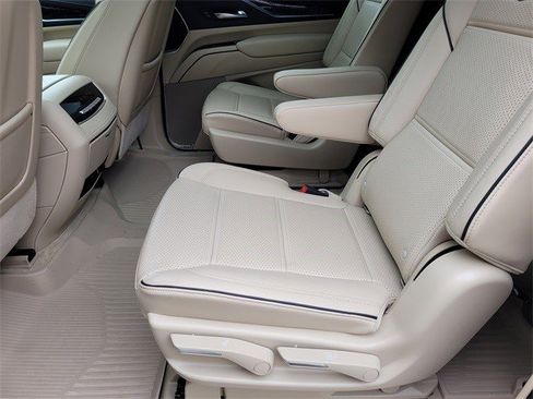 Certified 2022 Cadillac Escalade ESV Premium Luxury w/ LPO, Radiant Package image 22