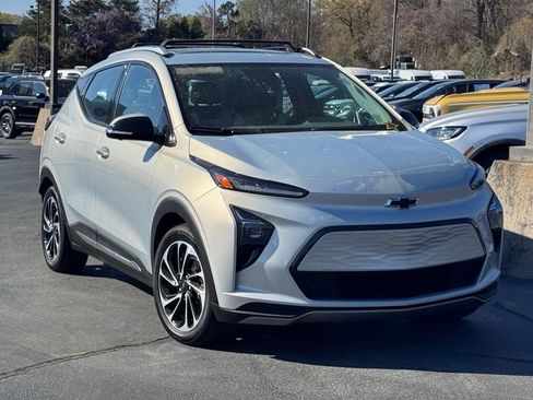 Used 2023 Chevrolet Bolt EUV Premier w/ Sun & Sound Package FWD image 1
