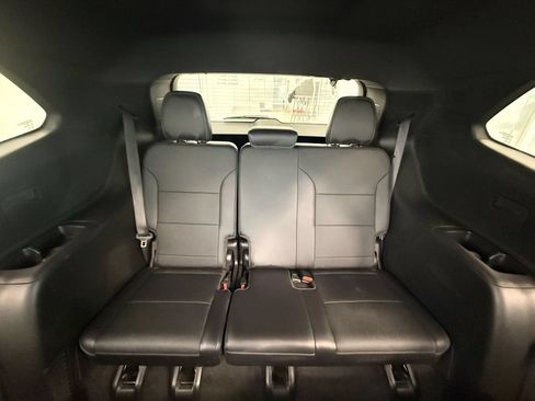 Used 2025 Buick Enclave Preferred FWD image 34