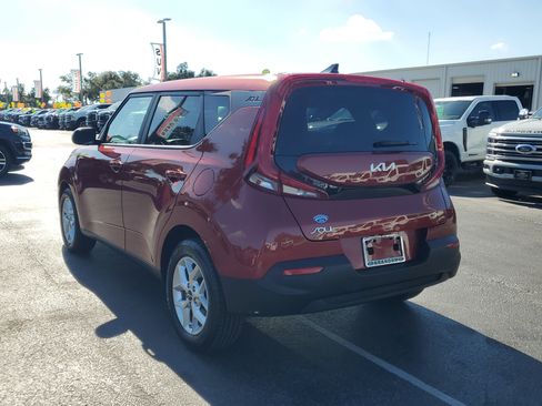 Used 2022 Kia Soul LX w/ Technology Package image 7