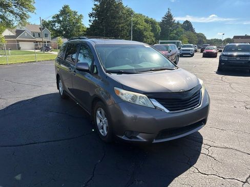 Used 2011 Toyota Sienna LE FWD image 4