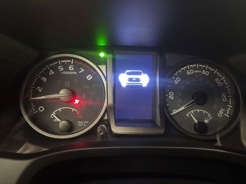 Used 2022 Toyota Tacoma TRD Sport w/ Technology Package image 23