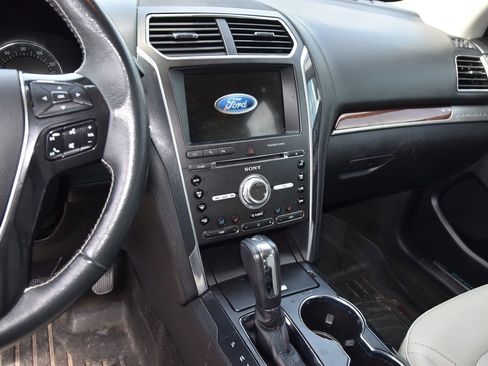 Used 2017 Ford Explorer Platinum AWD/4WD image 9