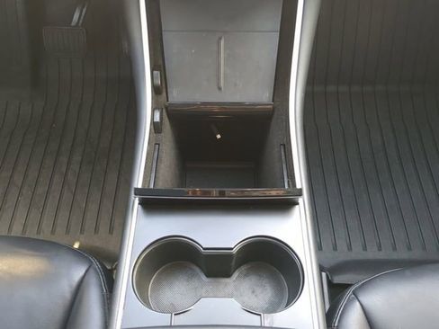 Used 2020 Tesla Model Y Long Range image 22