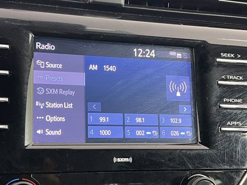 Used 2020 Toyota Camry SE image 29