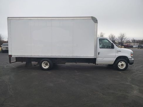 Used 2018 Ford E-350 and Econoline 350 Super Duty w/ Power Windows & Locks Group RWD image 3