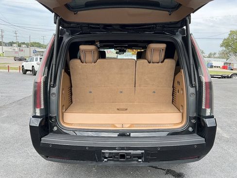 Used 2017 Cadillac Escalade Platinum AWD/4WD image 19