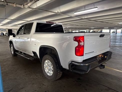 Used 2024 Chevrolet Silverado 2500 LT AWD/4WD image 4