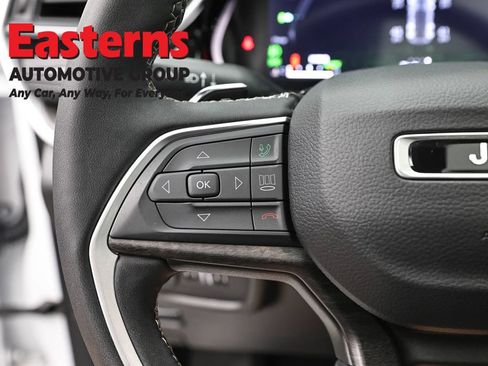 Used 2023 Jeep Grand Cherokee 4WD 4xe image 15