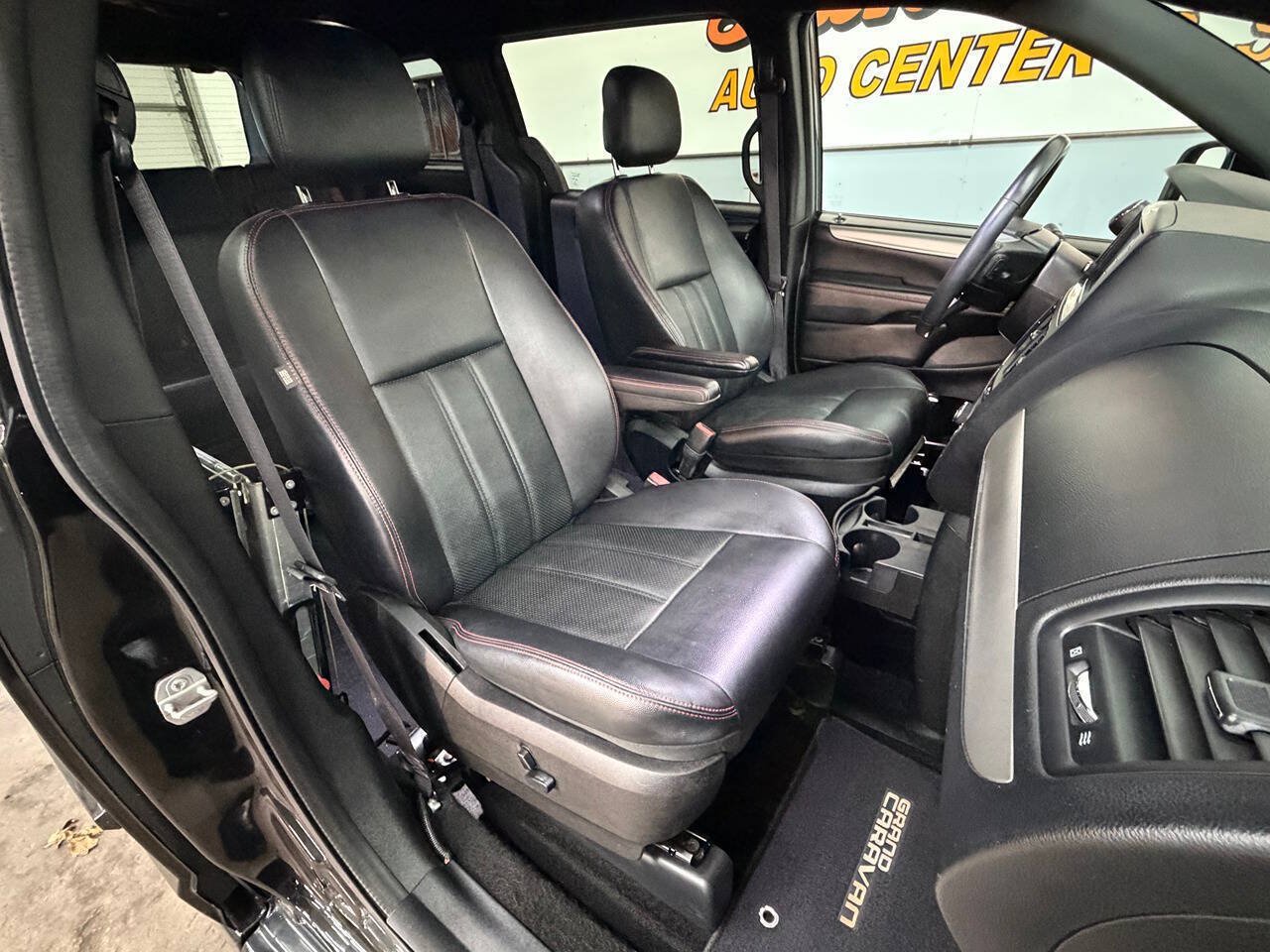 Used 2015 Dodge Grand Caravan R/T FWD image 12