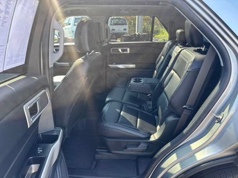 Used 2023 Ford Explorer XLT w/ Equipment Group 202A AWD/4WD image 13