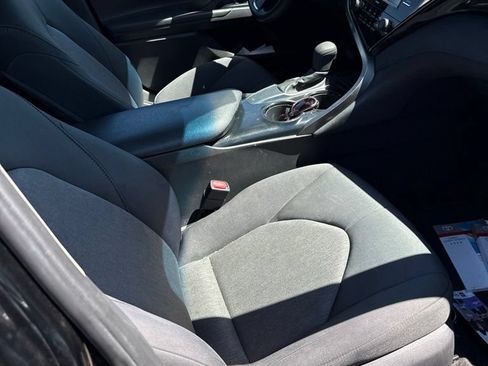 Used 2020 Toyota Camry LE w/ Convenience Package FWD image 7