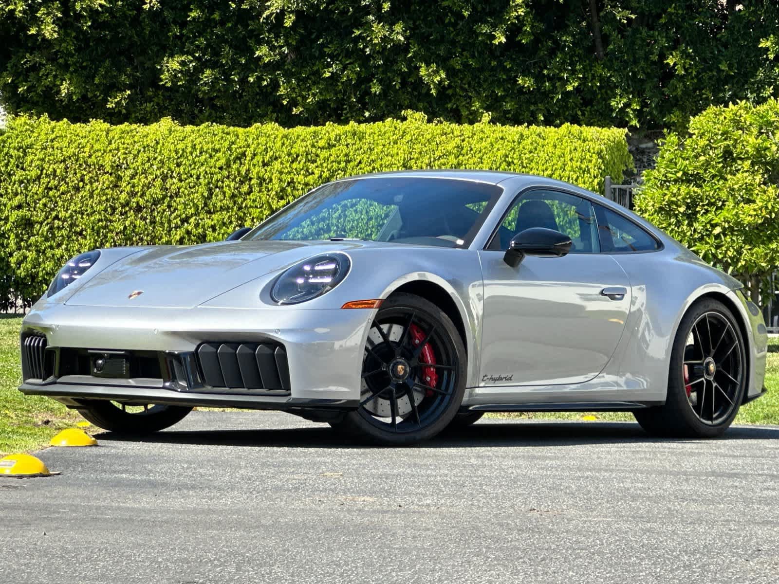 Certified 2025 Porsche 911 Carrera GTS RWD image 1
