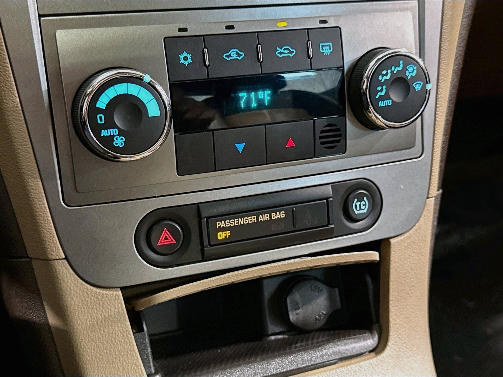 Used 2009 Chevrolet Malibu LTZ FWD image 18