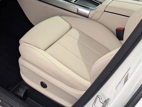 New 2026 Mercedes-Benz GLB 250 image 4