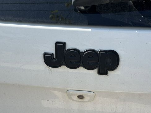 Used 2016 Jeep Cherokee High Altitude FWD image 9