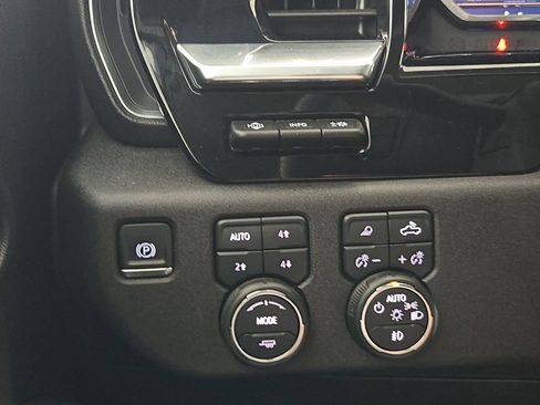 Used 2025 Chevrolet Silverado 2500 LTZ w/ LTZ Premium Package image 10