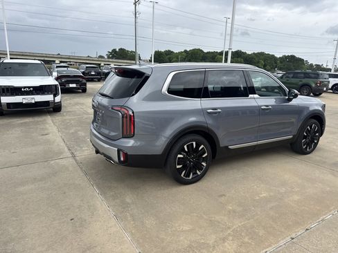 Used 2024 Kia Telluride SX w/ Towing Package FWD image 14