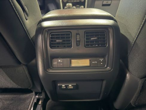 Used 2020 Nissan Pathfinder S AWD/4WD image 24