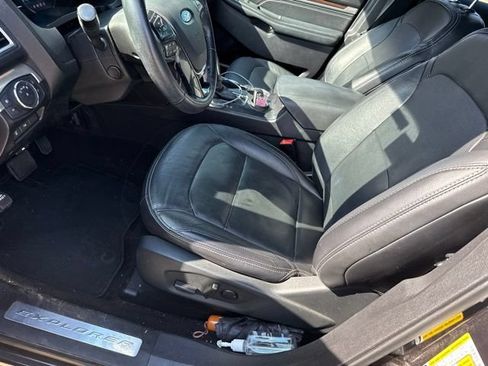 Used 2019 Ford Explorer Limited w/ Class III Trailer Tow Package FWD image 9