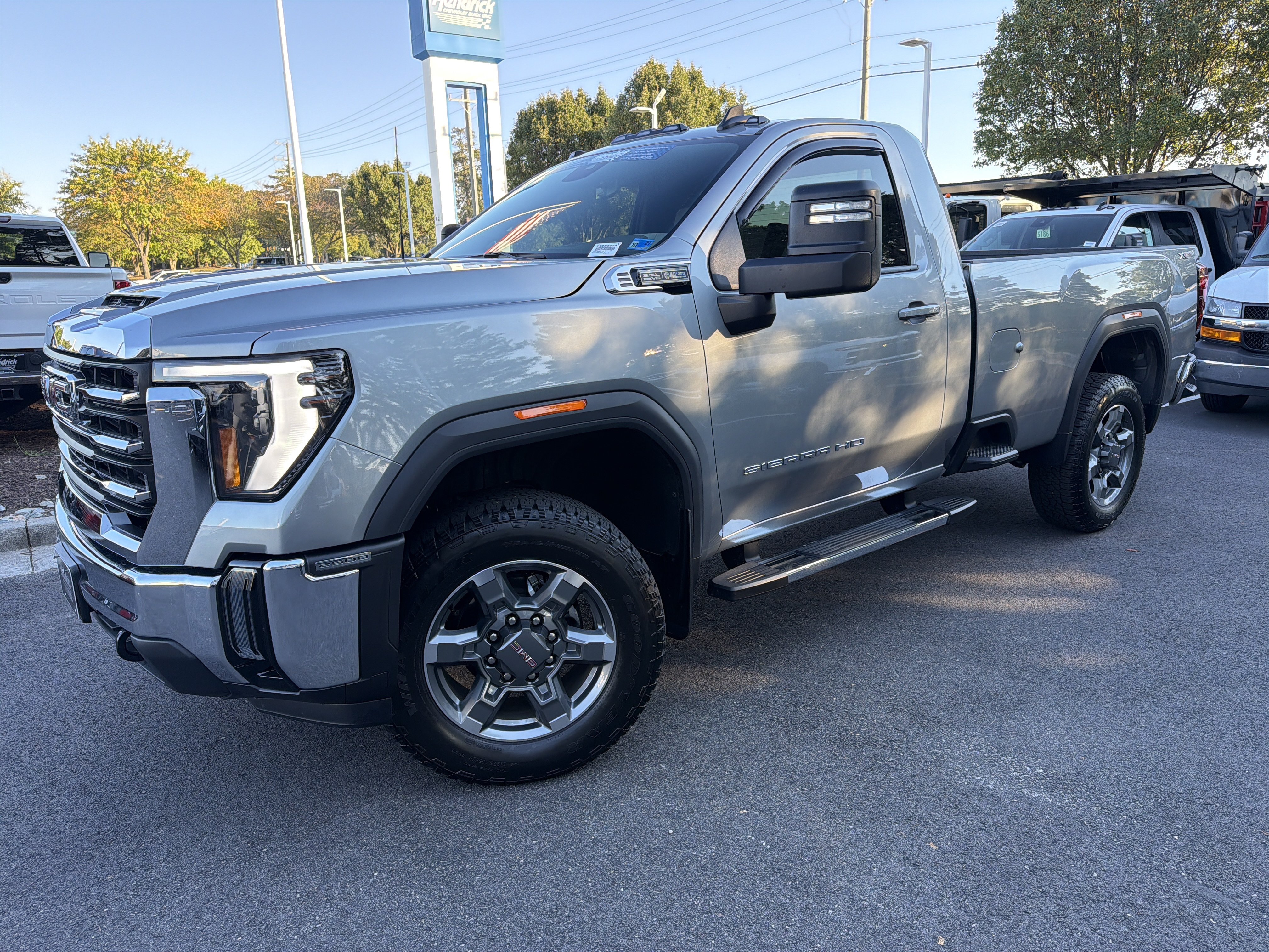 Used 2025 GMC Sierra 2500 SLE AWD/4WD image 6