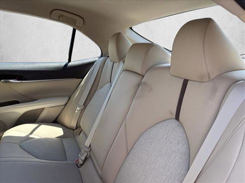 Used 2018 Toyota Camry LE FWD image 17