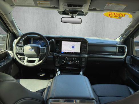Used 2025 Ford F350 Lariat w/ Lariat Ultimate Package AWD/4WD image 13