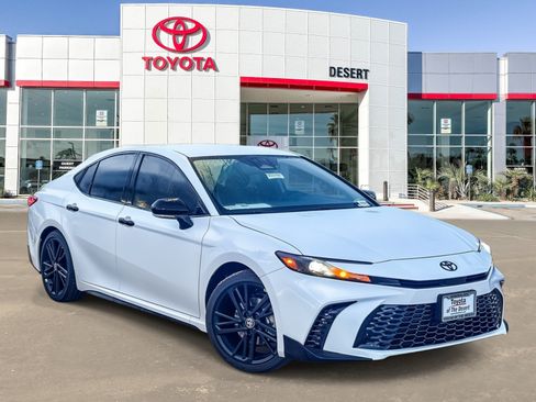 New 2026 Toyota Camry Hybrid FWD image 1