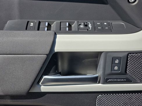 Used 2023 Land Rover Defender 110 S image 27
