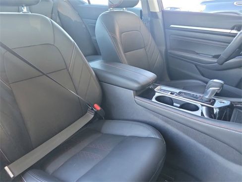 Used 2023 Nissan Altima 2.5 SR w/ SR Premium Package image 24