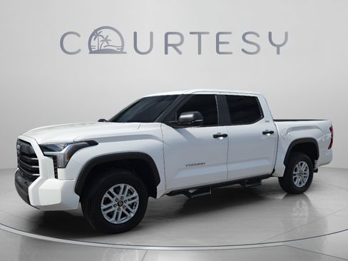 Certified 2025 Toyota Tundra SR5 w/ SR5 Convenience Package AWD/4WD image 1