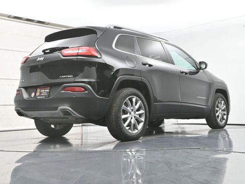 Used 2018 Jeep Cherokee Limited AWD/4WD image 28