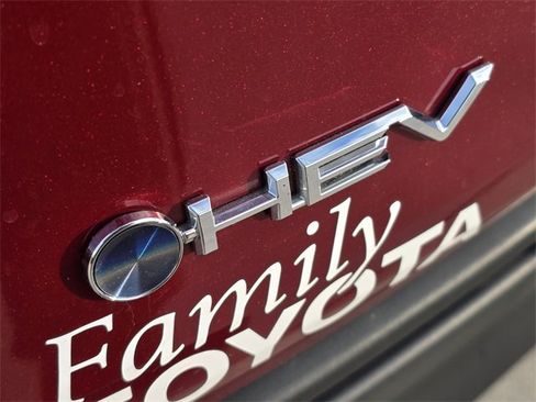 Used 2025 Toyota Sienna XLE w/ XLE Plus Package image 9