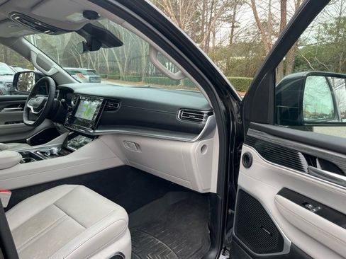 Used 2024 Jeep Wagoneer Series II w/ Premium Group I image 10