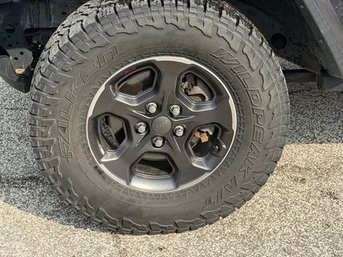 Used 2019 Jeep Wrangler Unlimited Rubicon w/ Advanced Safety Group AWD/4WD image 13